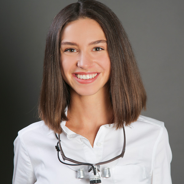 Dr. Dania Schaefer - Zahnärztin